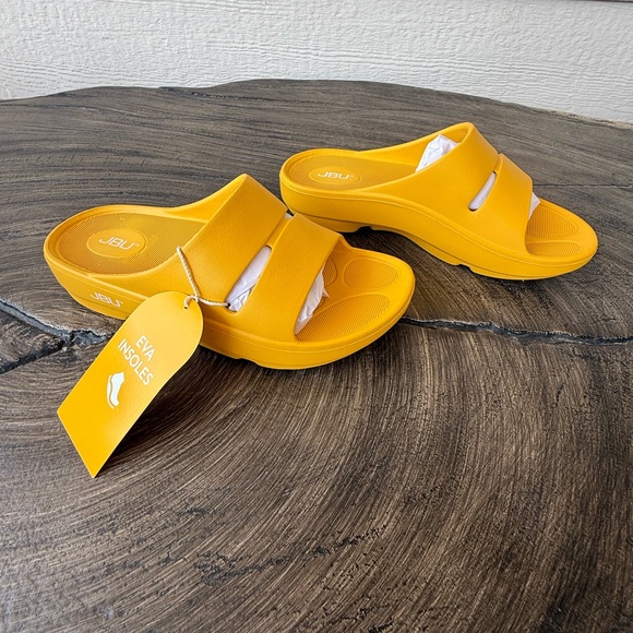 JBU Vibrant Yellow Slide Sandals Size 8M - Picture 1 of 6